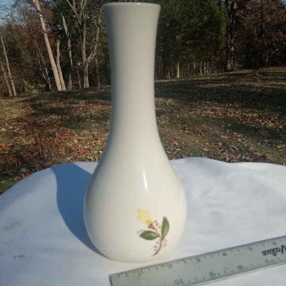 FTDA Vase with Yellow Flowers - Picture 4 of 5